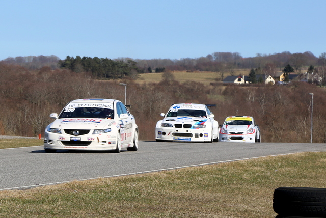 SS2 og SS3 bilerne kommer i Norge udelukkende på banen sammen med tilsvarende biler fra den Norske GT serie, og dermed øges deres chancen for en generel heatsejr
(Foto: Mogens Roy Nielsen)